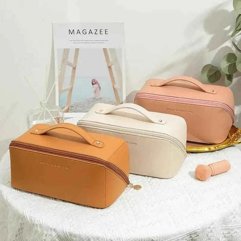 MAKEUP TRAVEL BAG - (Buy 1 Get 1 Free) 😍