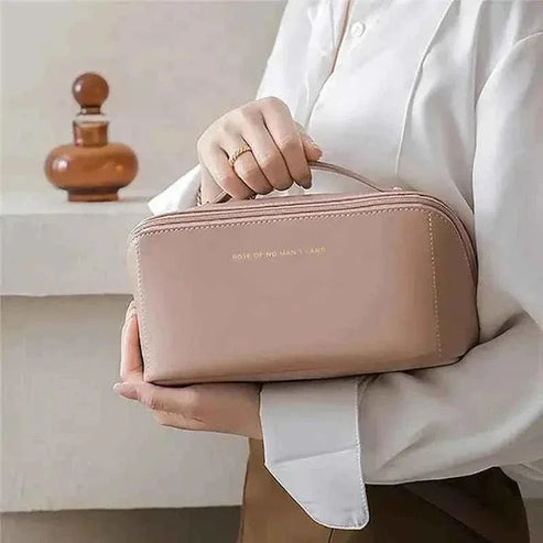 MAKEUP TRAVEL BAG - (Buy 1 Get 1 Free) 😍