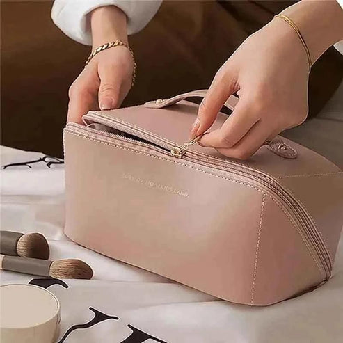 MAKEUP TRAVEL BAG - (Buy 1 Get 1 Free) 😍