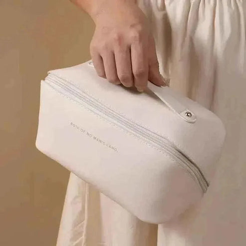 MAKEUP TRAVEL BAG - (Buy 1 Get 1 Free) 😍