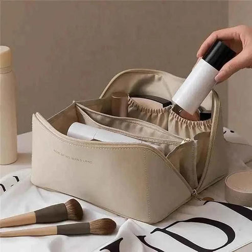 MAKEUP TRAVEL BAG - (Buy 1 Get 1 Free) 😍
