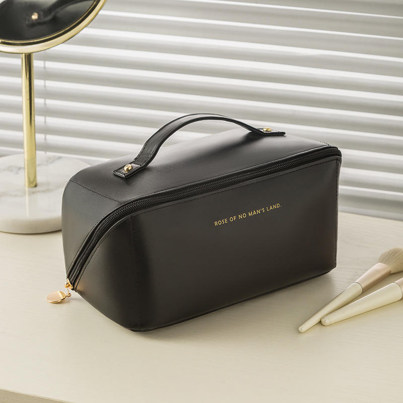 👜MAKEUP TRAVEL BAG - (Buy 1 Get 1 Free) 😍
